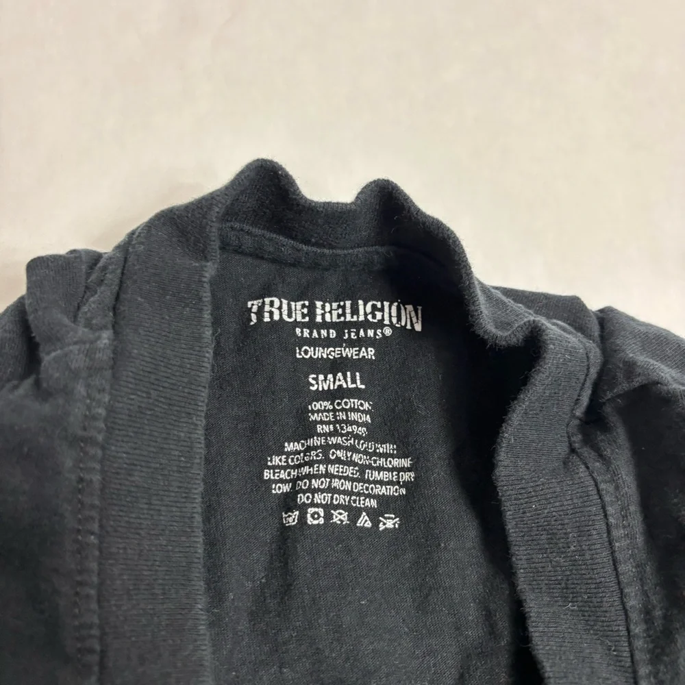 True religion black v-neck shirt